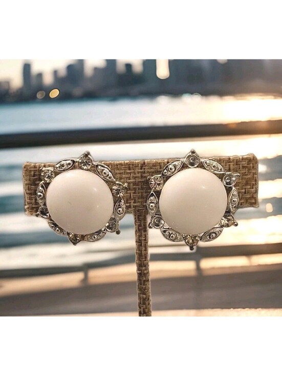 Jewelry - Vintage Silver Tone Diamond Rhinestones White Stone Clip-On Earrings GorgeousK41